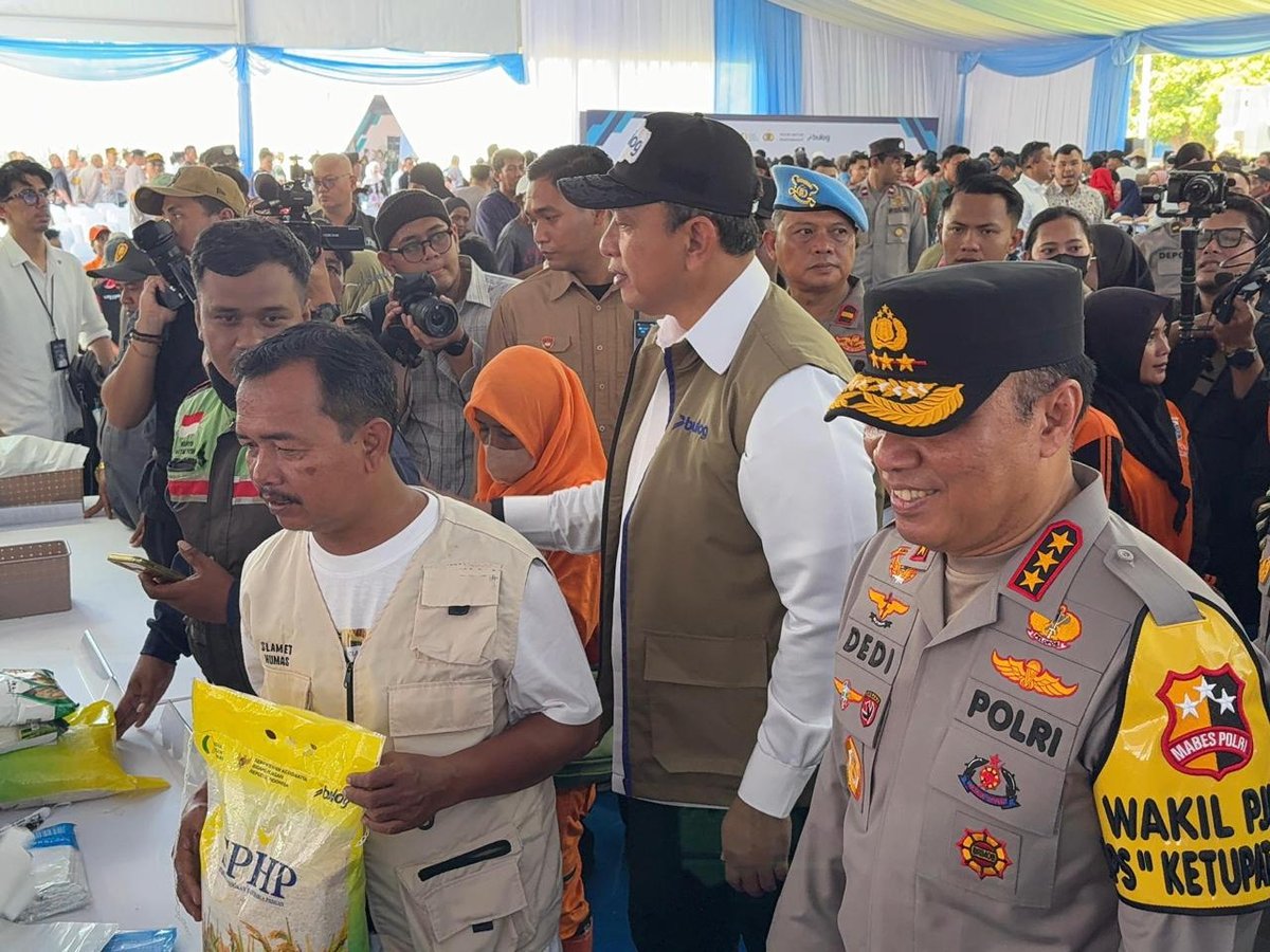 Wakapolri Komjen Pol Dedi Prasetyo dan Dirut Bulog Ahmad Rizal Ramdhani saat peluncuran Gerakan Pangan Murah.