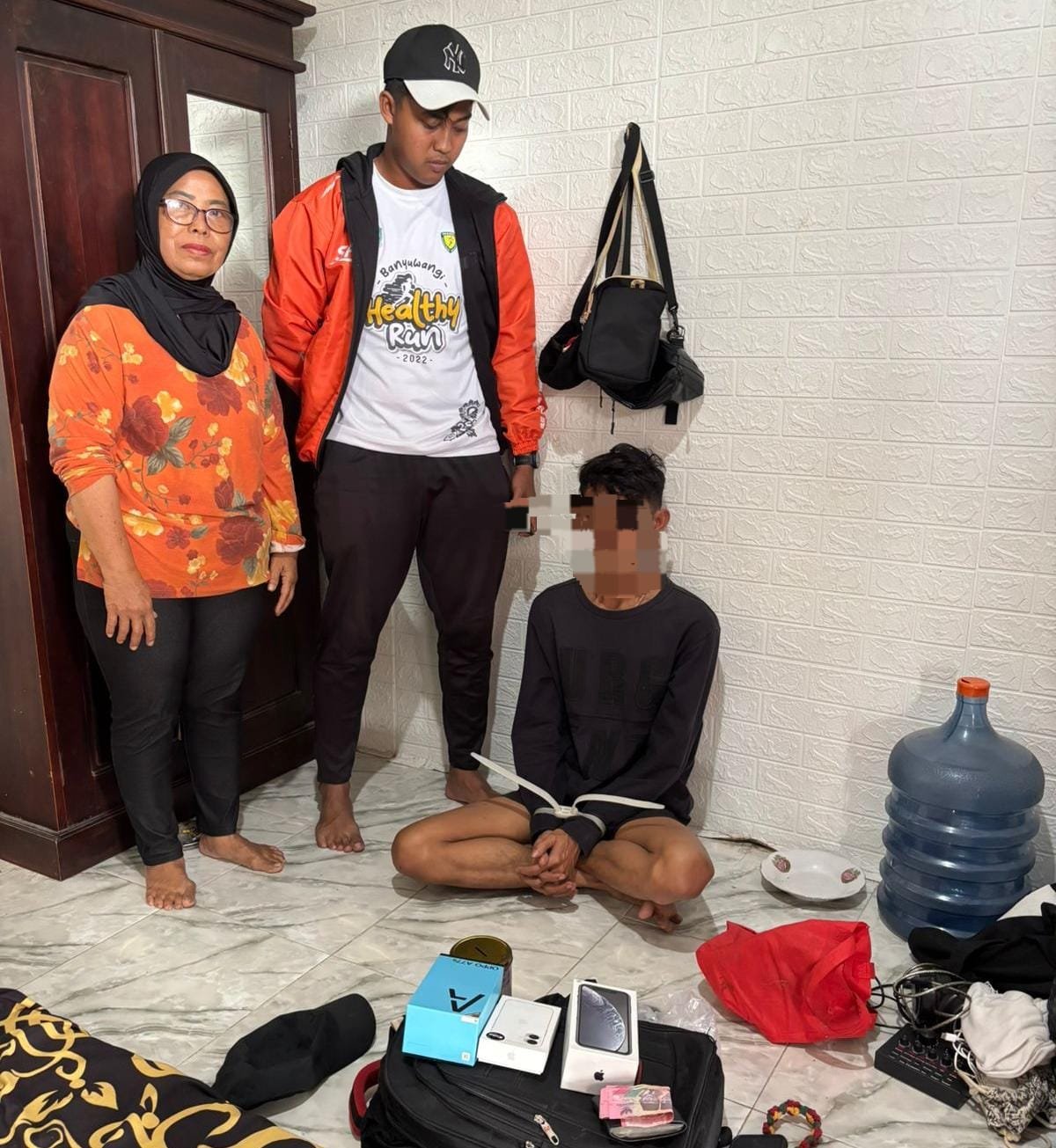 Pria di Banyuwangi Gasak 3 HP Milik Bos