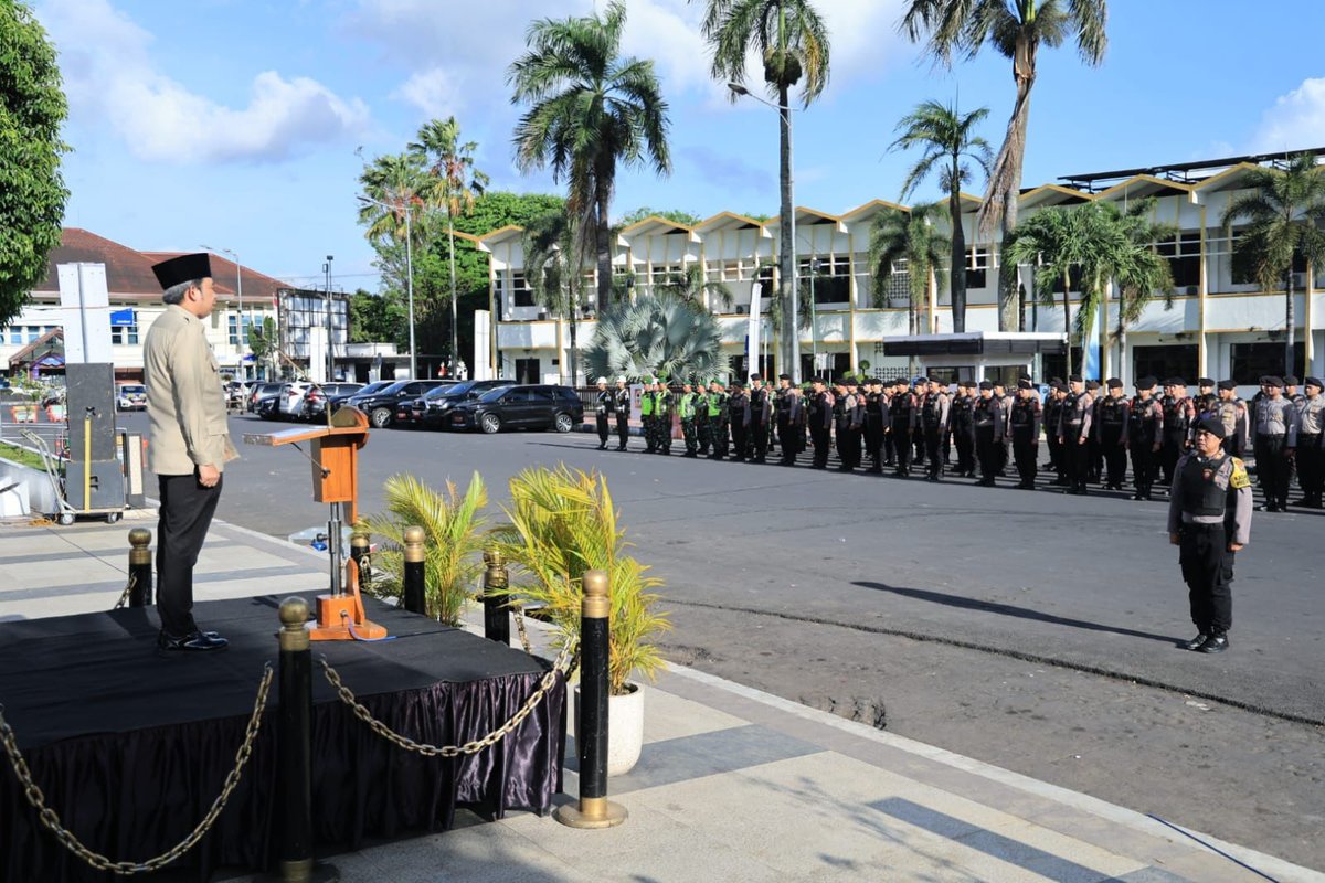 Apel Gelar Pasukan Operasi Ketupat di Alun-alun Jember.