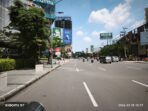 Volume kendaraan didominasi sepeda motor dan mobil pribadi.