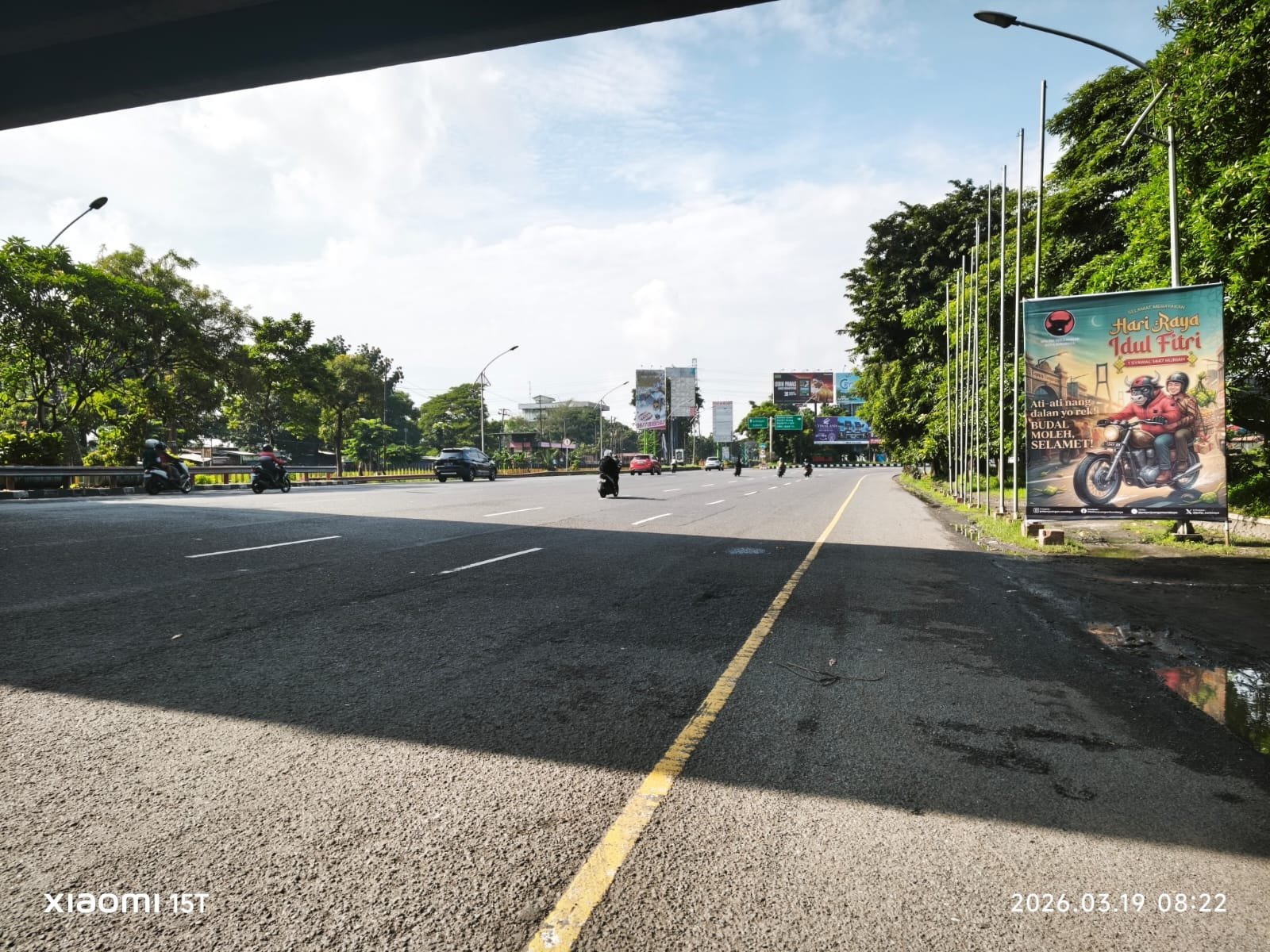 Kondisi lalu lintas di kawasan Bundaran Waru.