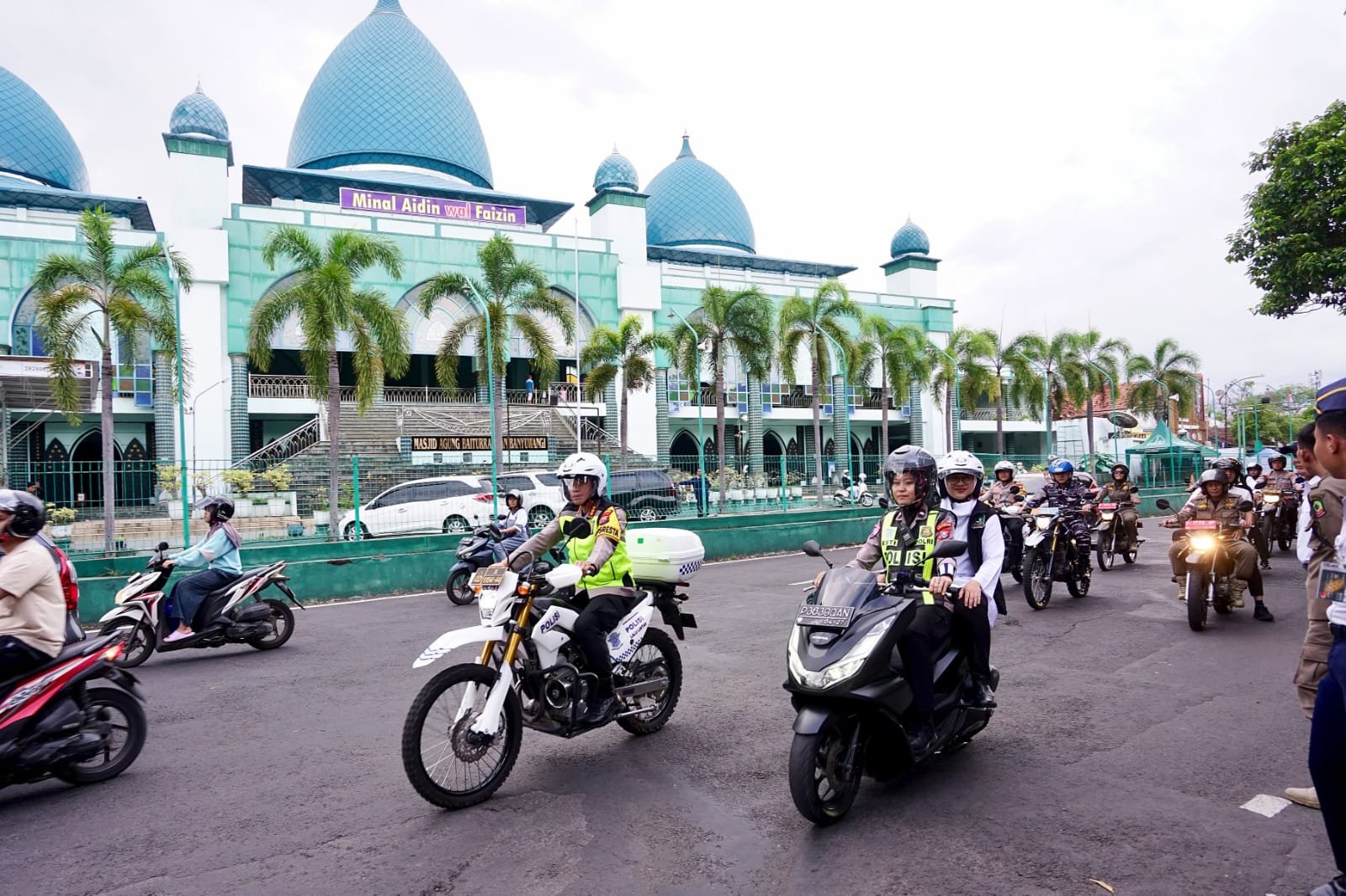 Forkopimda Banyuwangi saat melakukan patroli.