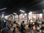 Situasi penumpang di stasiun Jember. (Ist)