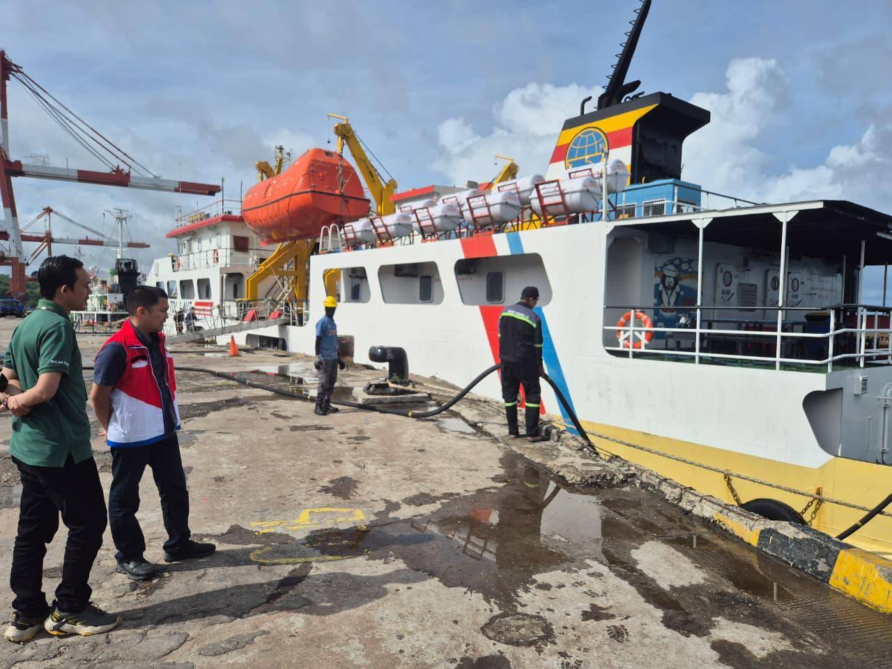 Arus balik di pelabuhan surabaya