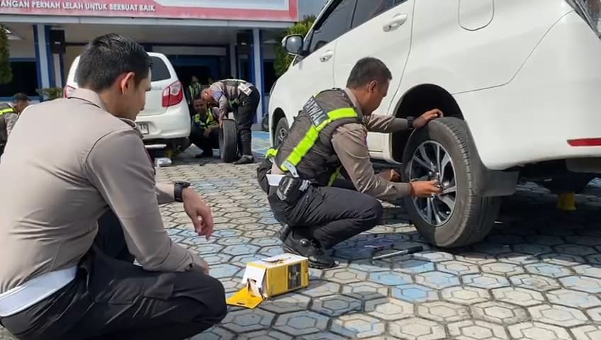Tim burog Sat Lantas Polres Jombang