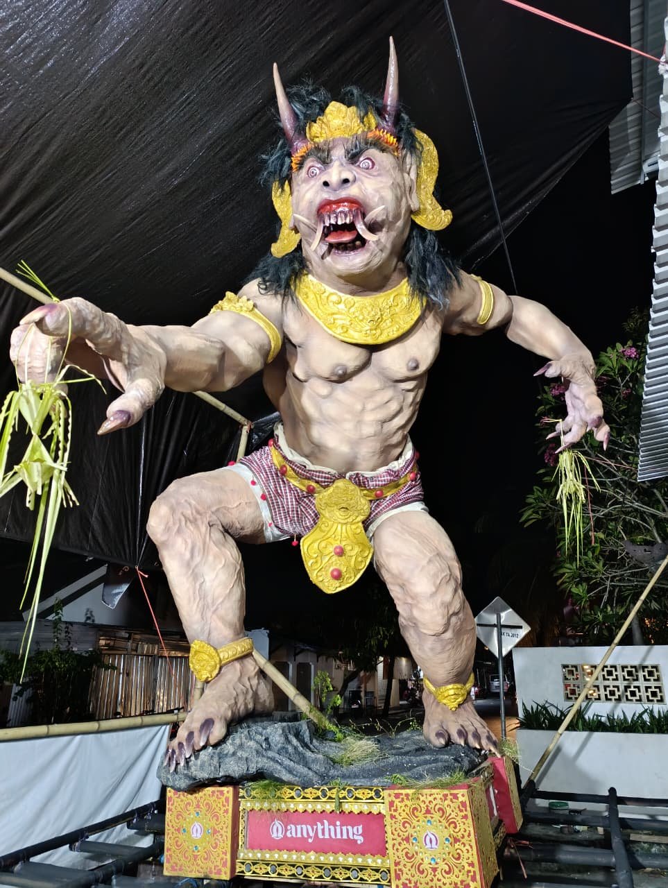 Salah satu ogoh-ogoh yang siap mengikuti pawai Rabu (18/3) besok.