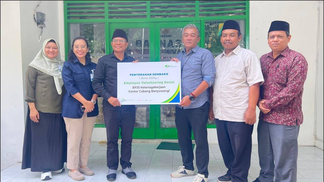 Penyaluran bantuan kepada warga kurang mampu