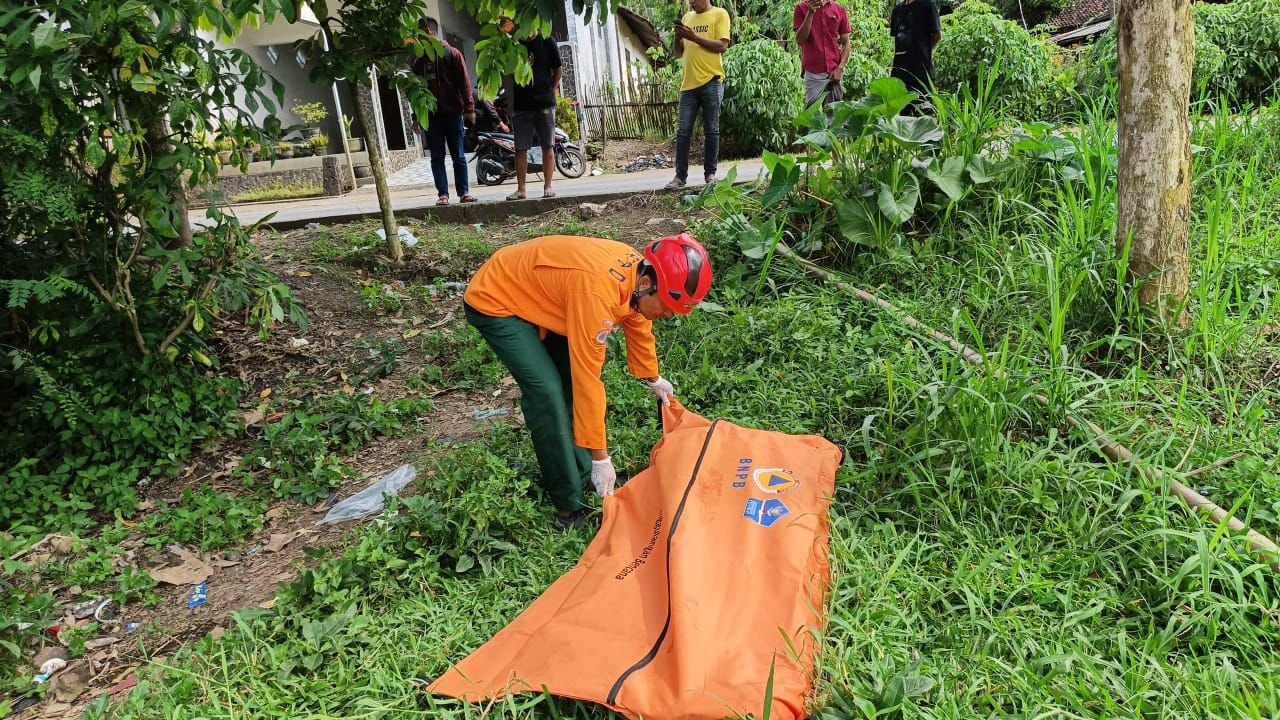 Evakuasi penemuan mayat di Sungai Brantas, Blitar