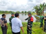 Kodim 0817/Gresik Letkol Inf Fadly Subur Karamaha meninjau kawasan irigasi di lokasi TMMD ke-128, Desa Slempit, Kecamatan Kedamean.