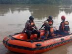 Proses pencarian bocah MI Lamongan yang hilang tenggelam di Sungai Bengawan Solo.