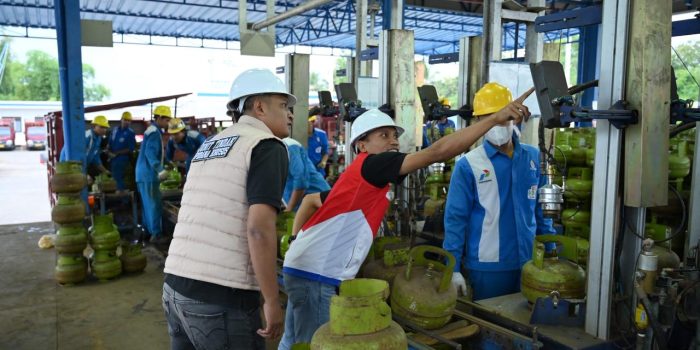 Polresta Banyuwangi saat melakukan sidak elpiji di SPBE Rogojampi