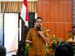 Wakil Bupati Nganjuk Trihandy Cahyo Saputro usai memberikan materi dalam Bimtek dan Sertifikasi Kompetensi Excellent Service di Ruang Rapat Anjuk Ladang (ist)