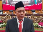 Anggota DPRD Anas Karno usai dilantik. (Sugiantoro)