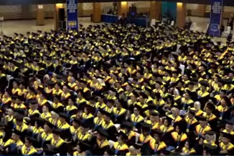 Rektor Unair di Wisuda 261: Reputasi Kampus di Pundak Alumni 1 IMG 20260411 100409