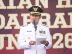 Bupati Lamongan Yuhronur Efendi memimpin upacara Hari Otonomi Daerah 2026.
