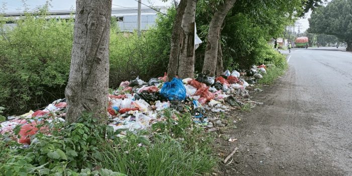 DLHK Sidoarjo Gencarkan Antisipasi Sampah Liar, Warga Diminta Lebih Peduli 1 WhatsApp Image 2026 04 14 at 12.12.01 PM