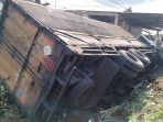 Kondisi truk tronton wing box yang mengalami kecelakaan di Panceng, Gresik.