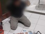 Tersangka dan BB uang palsu yang diamankan Polres Blitar Kota. (Foto: Ist)