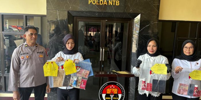 Kasubdit 2 PPAPPO Polda NTB Kompol Pratiwi Nofiani, saat menyampaikan keterangan kepada media, Senin (20/4).