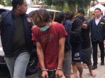 Komplotan pencuri trafo PLN dikeler di Mapolres Gresik. Komplotan pencuri trafo PLN dikeler di Mapolres Gresik.