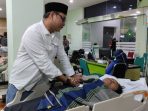 Pj Sekda menjengguk ASN yang sakit di RSD Soebandi Jember. (Ist)