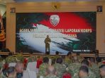 Panglima Kodam IX/Udayana Mayjen TNI Piek Budyakto saat memberikan arahan usai serah Terima Jabatan pejabat strategis di lingkungan Kodam IX/Udayana di Aula Supardi Makodam IX/Udayana, Denpasar, Jumat (1/5).