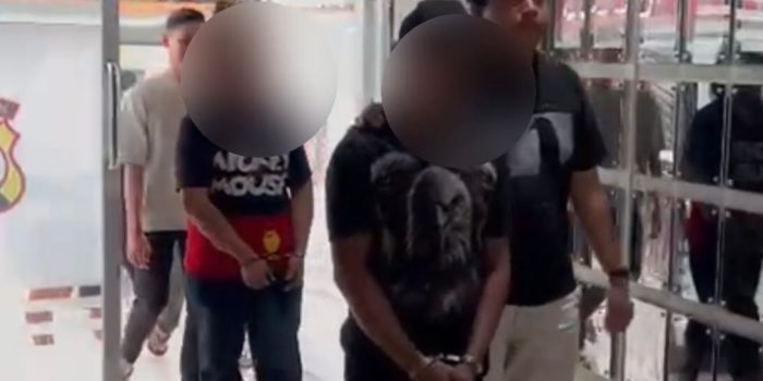 Tersangka pencurian HP dikeler di Mapolres Gresik.