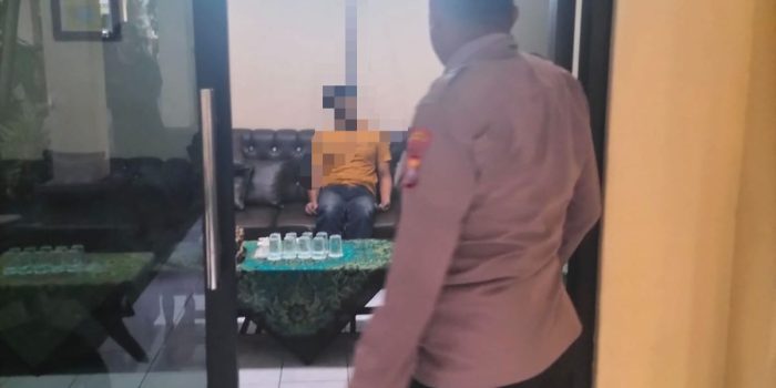 Kades Buncitan Sidoarjo Mujiono ditemukan tak bernyawa di ruang kerjanya.