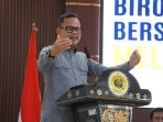 Wamendagri Bima Arya saat bedah buku "Babad Alas" di Unram. Wamendagri Bima Arya saat bedah buku "Babad Alas" di Unram.