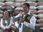 Dirut Bulog Ahmad Rizal Ramdhani saat memberikan papara. kepada mahasiswa saat kunjungan di Gudang Bulog, Cimahi, Jabar.
