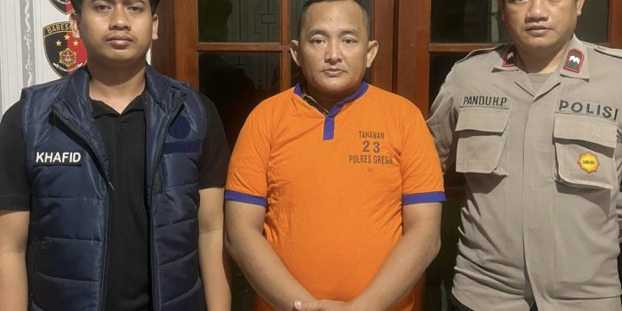 Tersangka Jainuri diamankan Polres Gresik.