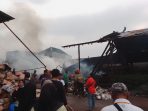 Kebakaran gudang di Tropodo, Sidoarjo. (Foto: Ist) Kebakaran gudang di Tropodo, Sidoarjo. (Foto: Ist)