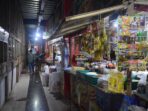 Pasar Legi Kota Blitar tampak sepi pembeli. (Calvin BT)