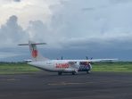 Pesawat Wings Air mendarat di Bandara Notohadinegoro Jember. (Foto: Ist)