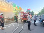 Indomaret di Jalan Gajah Mada, Kelurahan Jempong Baru Mataram yang terbakar, Minggu (3/5).