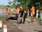 Polres Magetan dan Dinas Terkait Rawat Jembatan Merah Putih Presisi Mangge