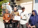 Bantuan diserahkan langsung oleh Bupati Lamongan Yuhronur Efendi di kantor Dinas Ketahanan Pangan dan Pertanian Kabupaten Lamongan.