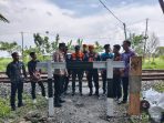 Sebanyak 139 perlintasan tidak resmi dan tidak terjaga berhasil ditutup bersama pemerintah daerah di berbagai wilayah operasional KAI Daop 8 Surabaya.