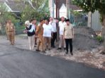 Salah satu pengerjaan perbaikan jalan di Jember. (Ist)