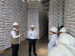 Menteri Pertanian RI, Andi Amran Sulaiman saat kunjungi Gudang Sewa Bulog Romokalisari, Bumi Maspion Gresik, Jawa Timur.