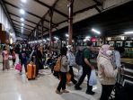 Suasana penumpang di Stasiun Jember. (Ist)