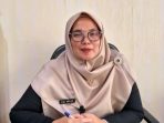 Itsna Sofiani Kepala Disnaker Kabupaten Nganjuk., Para pencari kerja di Kantor Disnaker Nganjuk (Agus Karyono)