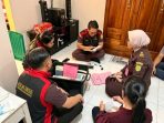 Penggeledahan dilakukan secara serentak oleh tim Kejaksaan negeri Nganjuk terkait dugaan korupsi Bank Jatim (ist)