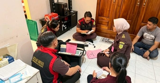 Penggeledahan dilakukan secara serentak oleh tim Kejaksaan negeri Nganjuk terkait dugaan korupsi Bank Jatim (ist)