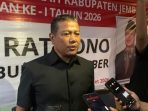 Ketua Fraksi Gerindra Jember, Hanan Kukuh saat wawancara dengan wartawan. (Ist)