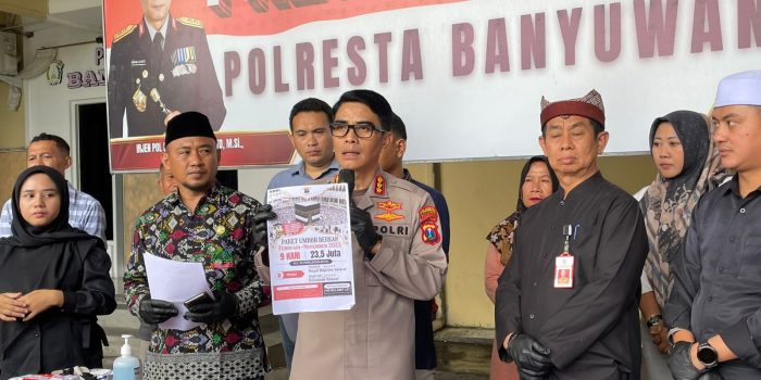 Polresta Banyuwangi saat merilis ungkap kasus travel umrah bodong.