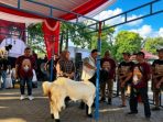 Bupati Nganjuk Marhaen Djumadi meninjau langsung kontes Ternak Kambing Seni Peranakan Ettawa (PE) Ras Kaligesing dan Pameran Peternakan Tahun 2026 di GOR Bung Karno Begadung