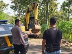 Aktivitas ekskavator di kawasan Alas Gedangan, Mojoagung, Jombang dihentikan polisi. (istimewa)