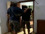 Tersangka digelandang petugas Satresnarkoba Polres Nganjuk dengan barang bukti 10,63 gram sabu