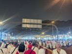 Jemaah haji asal Jombang menjalani prosesi lempar jumrah di Mina dengan lancar dan penuh khidmat. (istimewa)